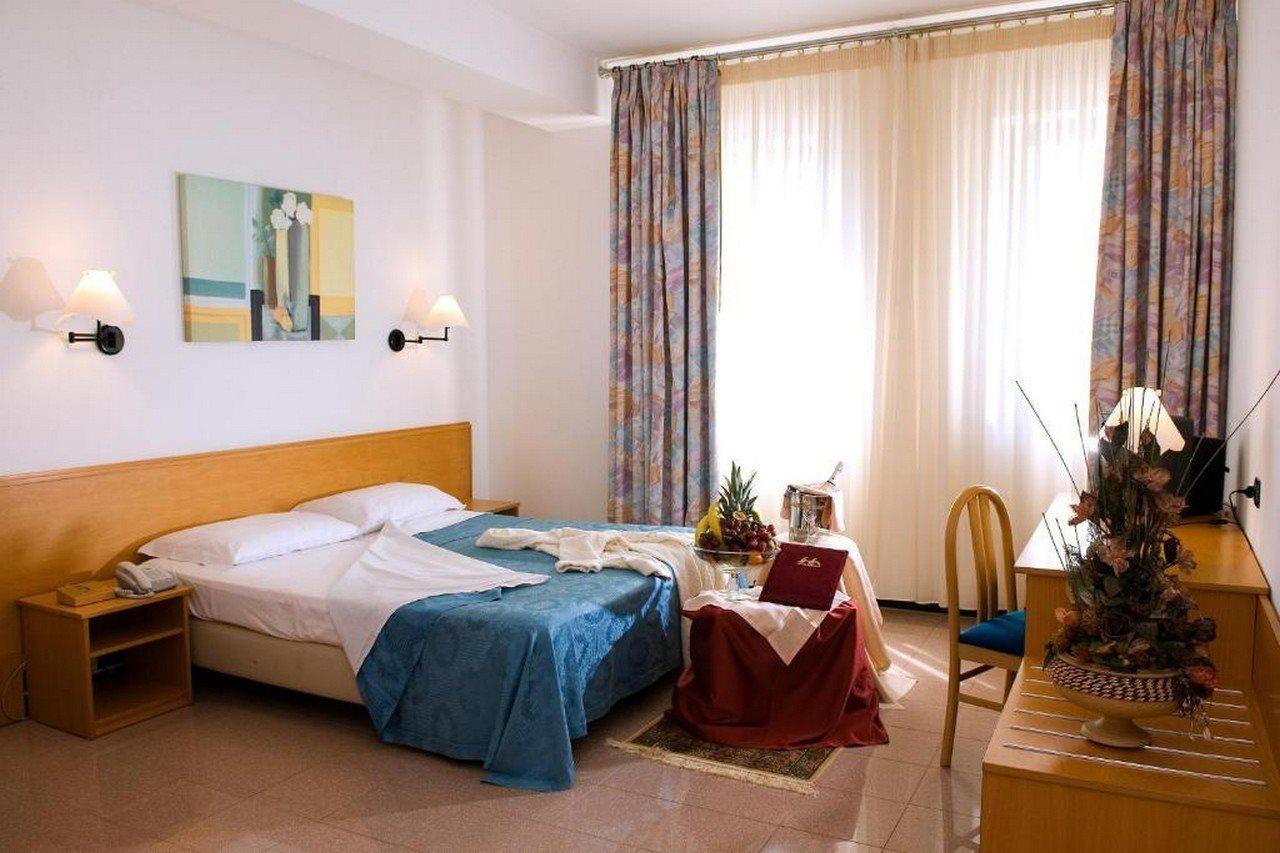 Hotel Astoria Альберобелло Экстерьер фото