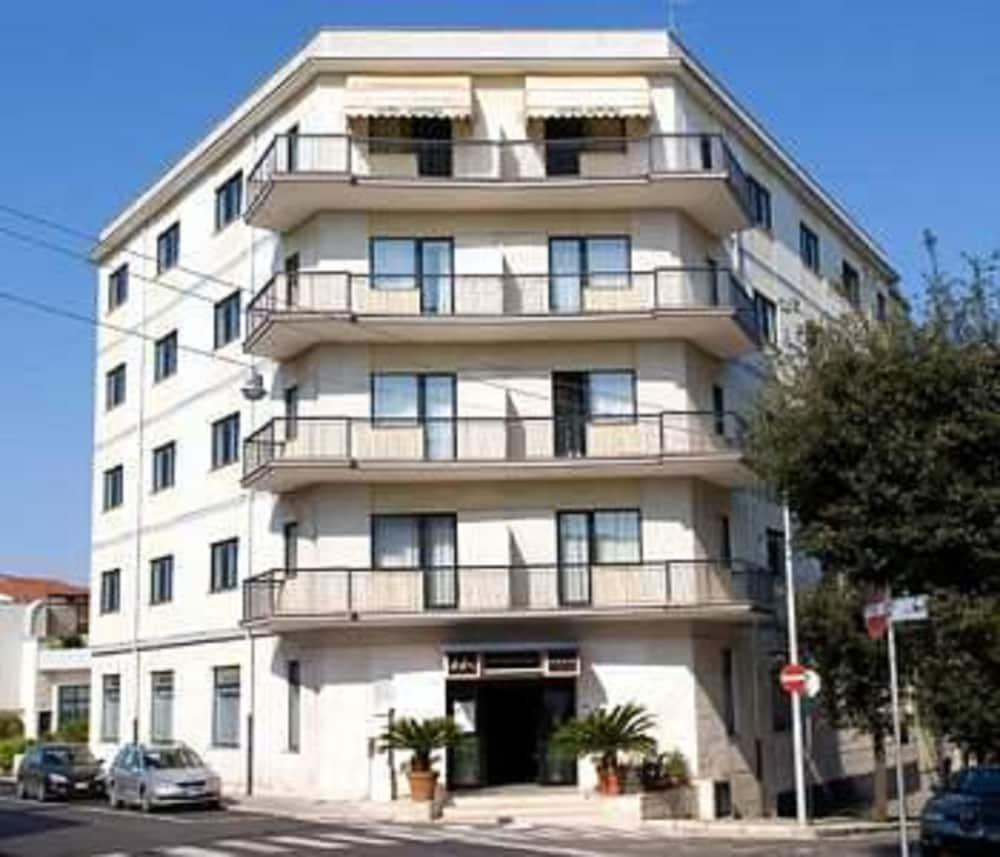 Hotel Astoria Альберобелло Экстерьер фото